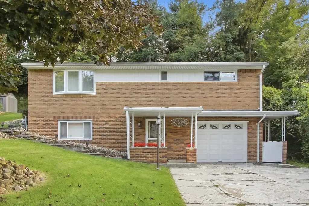 112 Cool Springs Road, White Oak