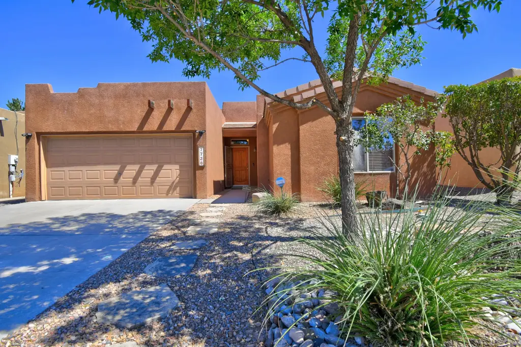 7728 Calle Comodo Ne, Albuquerque