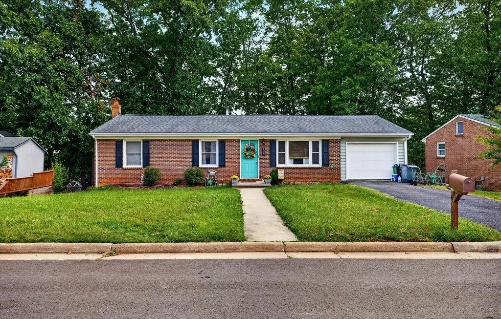 604 Hilltop Dr, Staunton