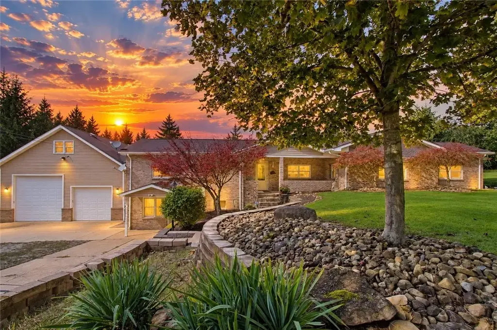 10 Whitetail Drive , Chartiers