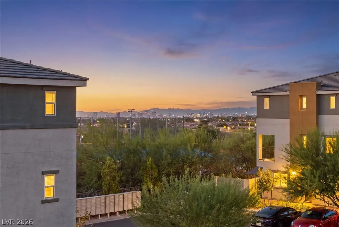 10059 Dazzling Sunrays Avenue, Las Vegas