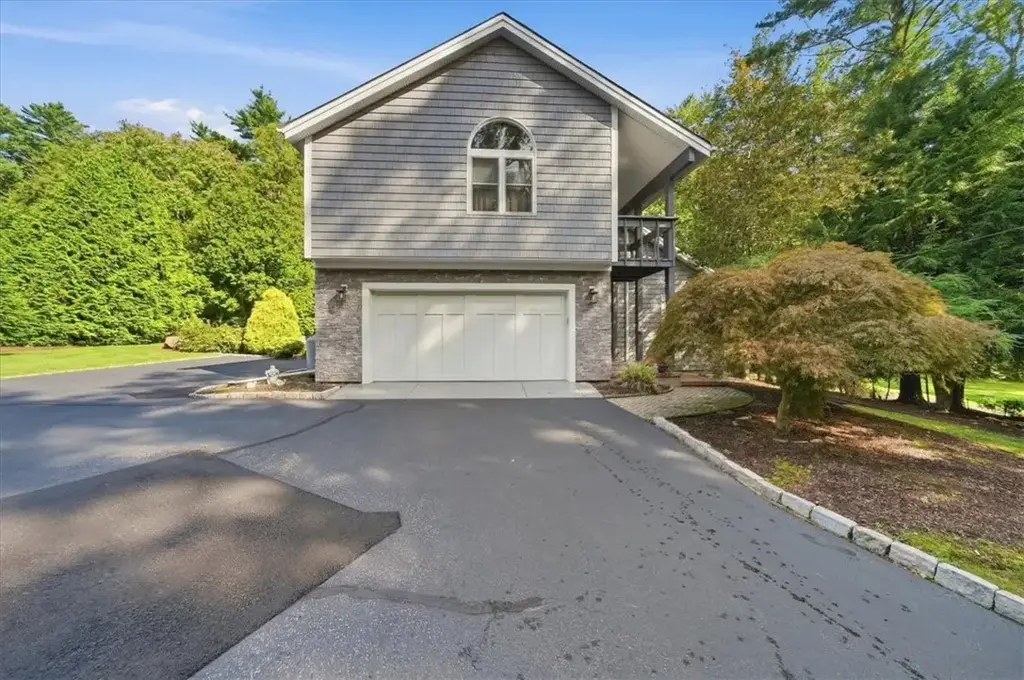 653 Ten Rod Rd, Exeter
