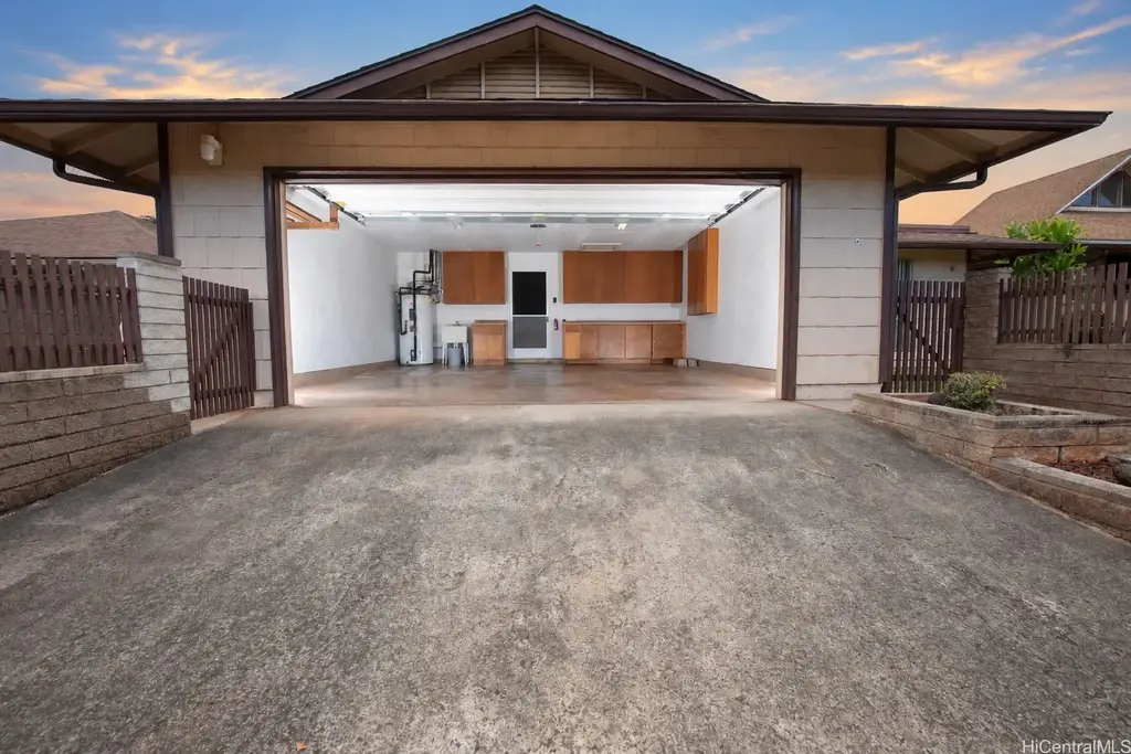 94-277 Kuanalio Loop, Mililani
