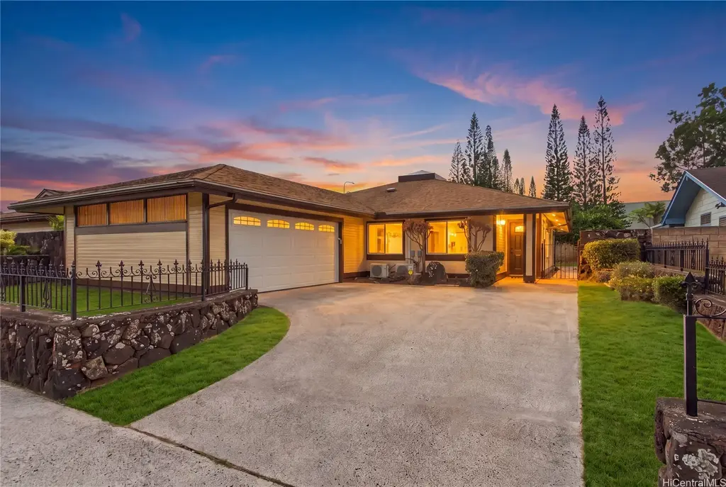 95-576 Leleiona Street, Mililani