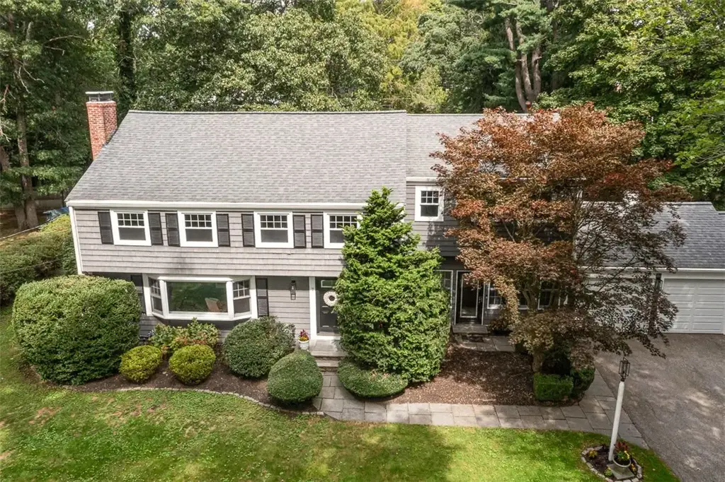 7 Ter Dr, Barrington