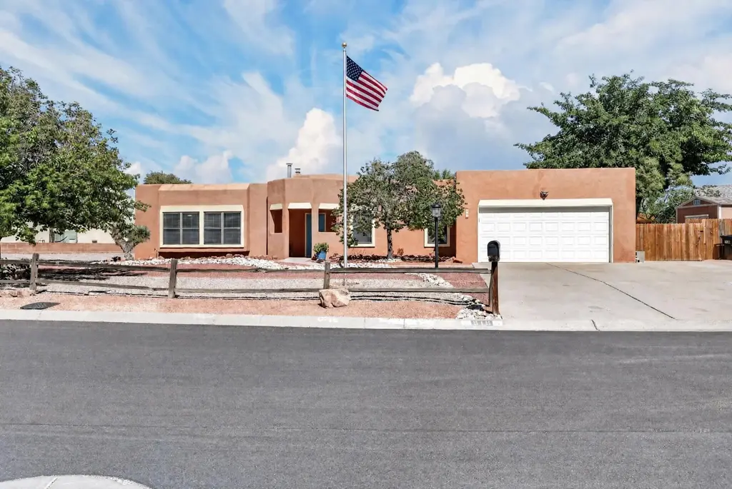 916 Player Loop Se, Rio Rancho