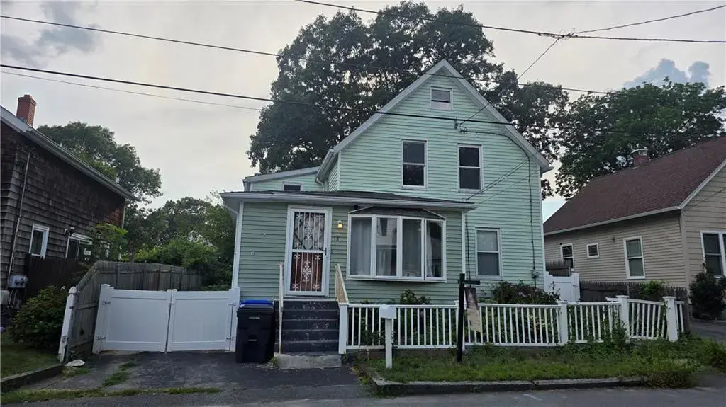 18 Glen St, East Providence