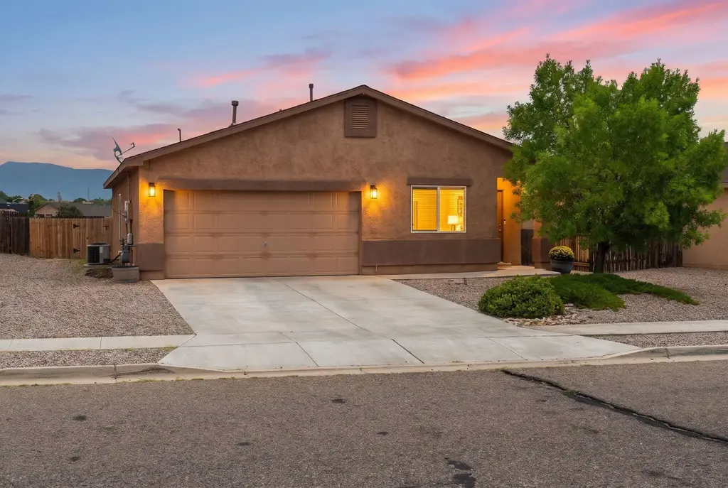 15 Tome Vista Drive, Los Lunas