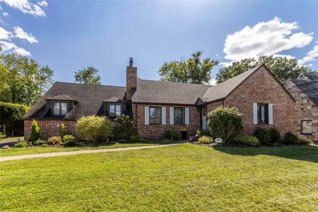 4 West Club Drive , Whitehall