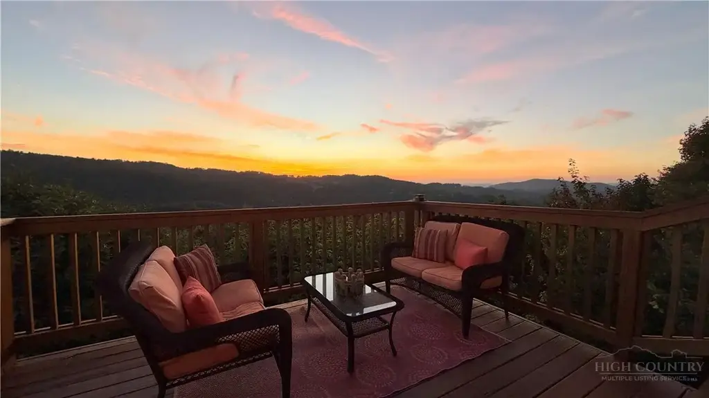 102 Woodland Road, Beech Mountain