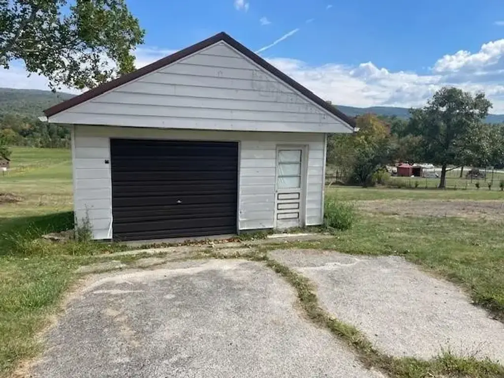 2140 Springhill Furnace Road, Springhill