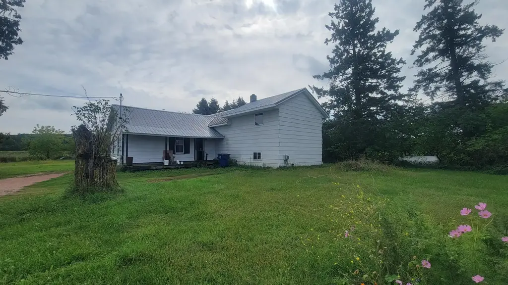 3585 Highway 49, Rosholt