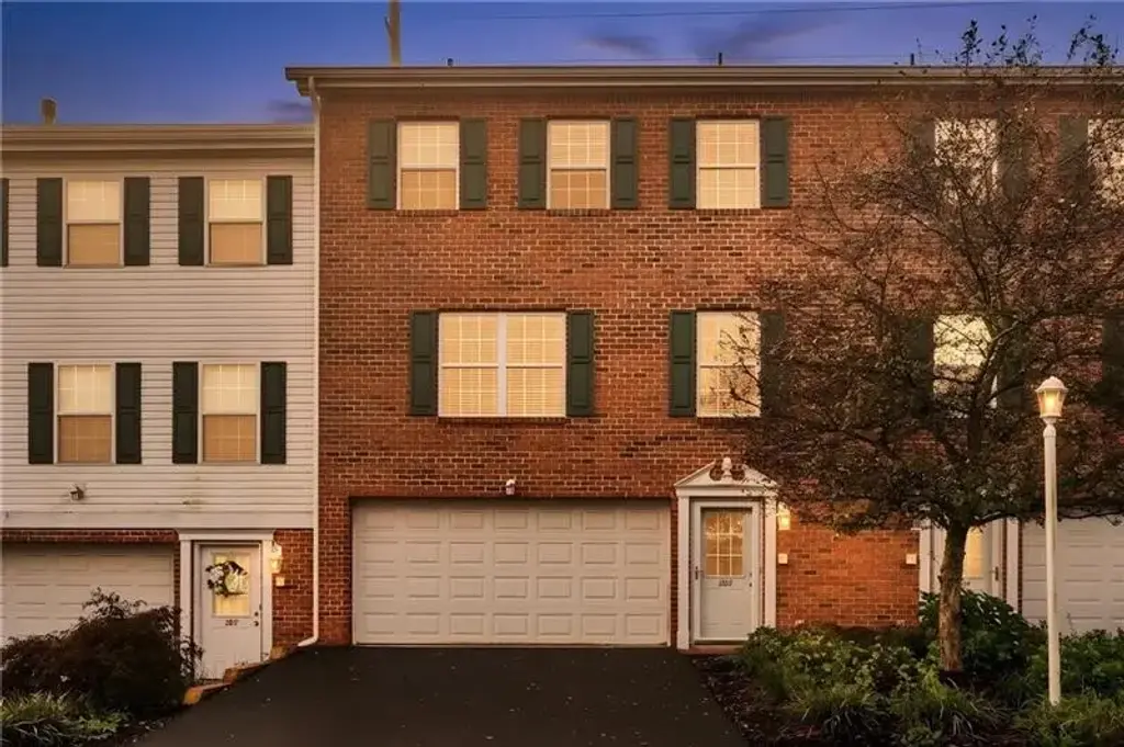 203 Northglen Court , Adams