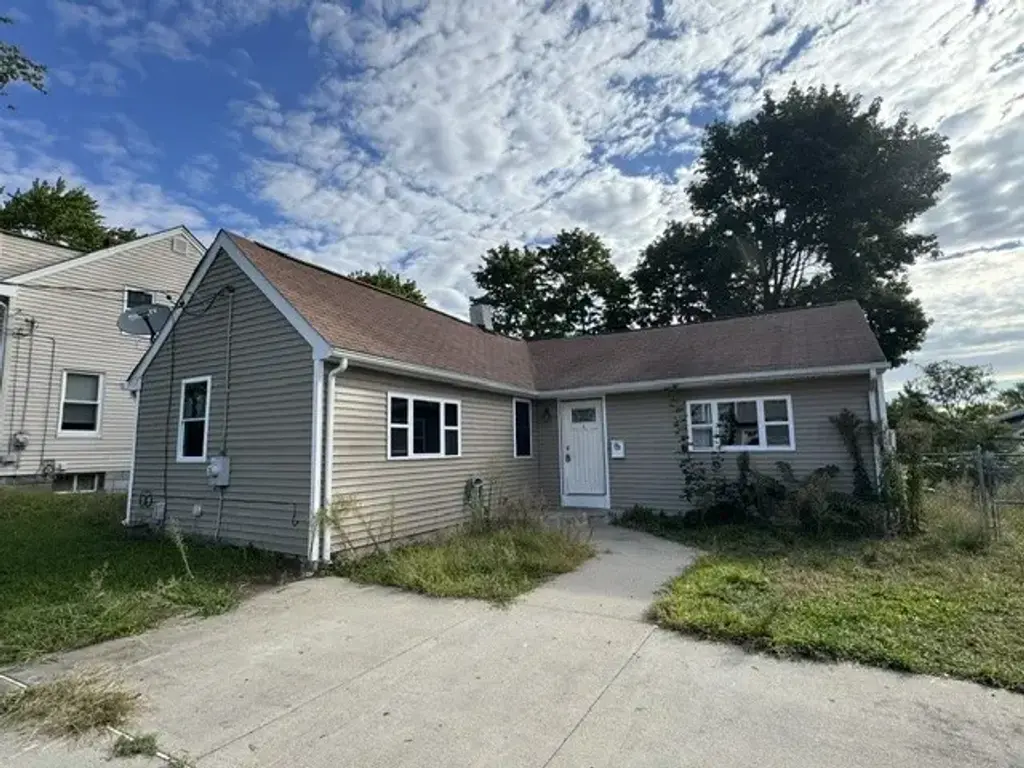 114 Earl Ave, East Providence