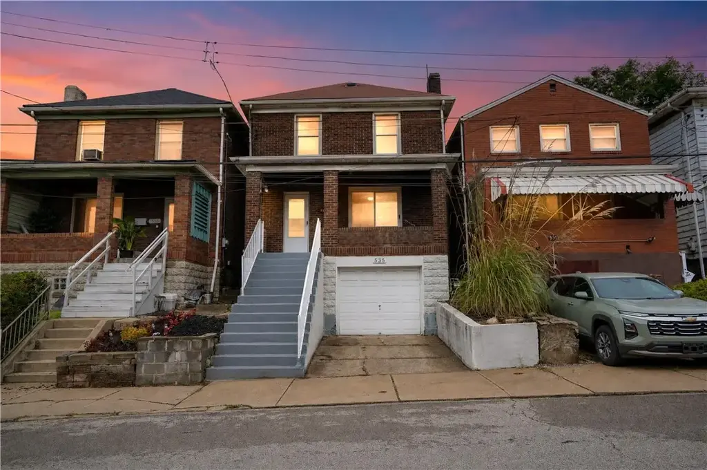 535 Collins Avenue , E Pittsburgh