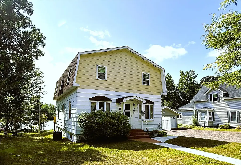 414 E River Avenue, Ladysmith