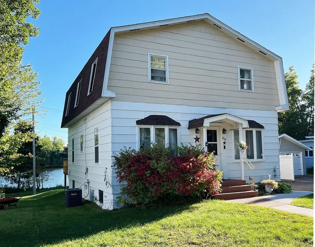 414 E River Avenue, Ladysmith