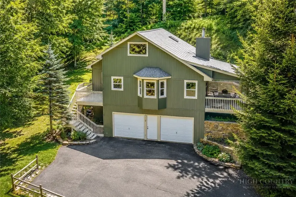 393 Green Cove Road, Sugar Mountain