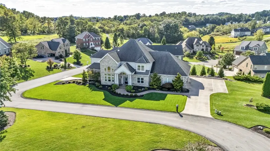 2001 Ashley Court , Jeannette