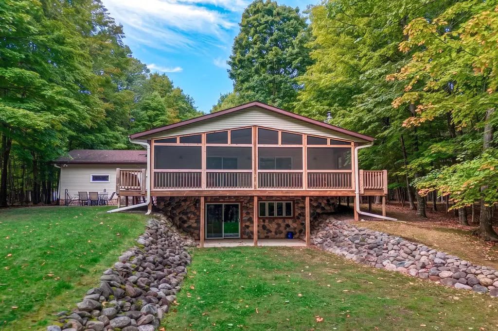 6922 Connors Rd, Three Lakes
