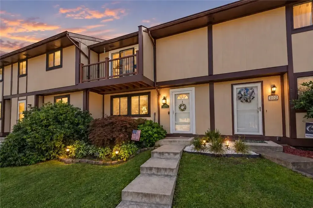 203 Walden Way, North Fayette