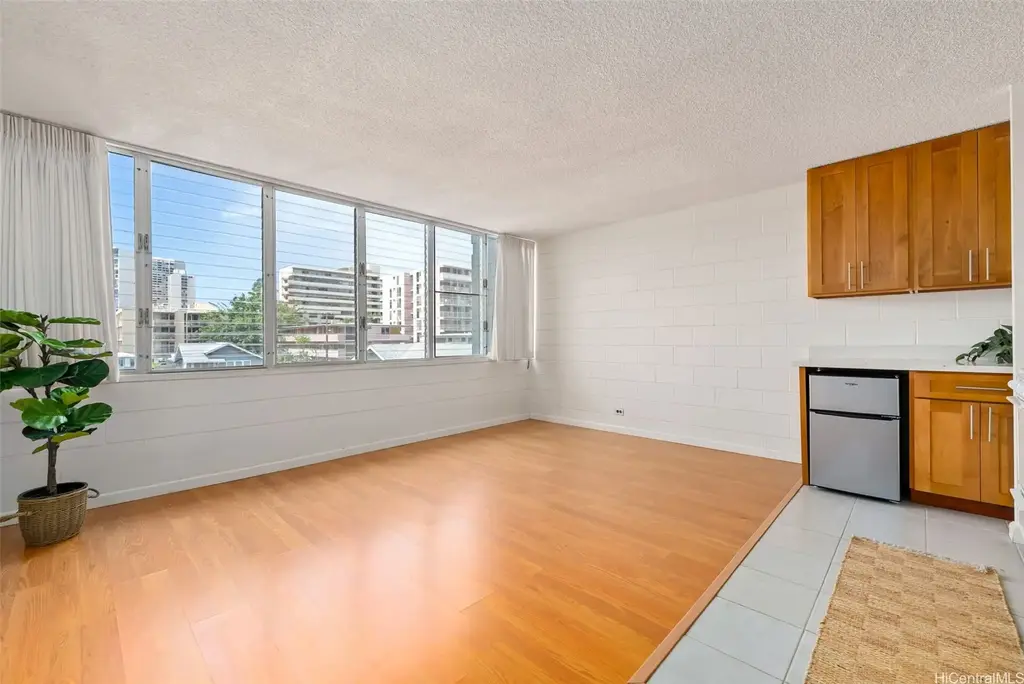 (unit #b302) 1550 Wilder Avenue, Honolulu