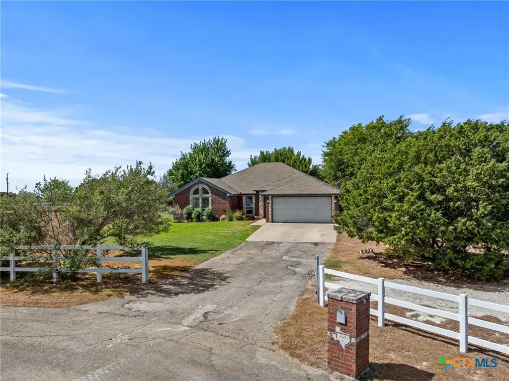 714 County Road 3371, Kempner