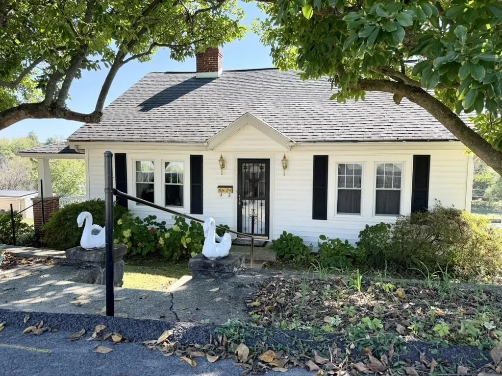 1902 First St, Staunton