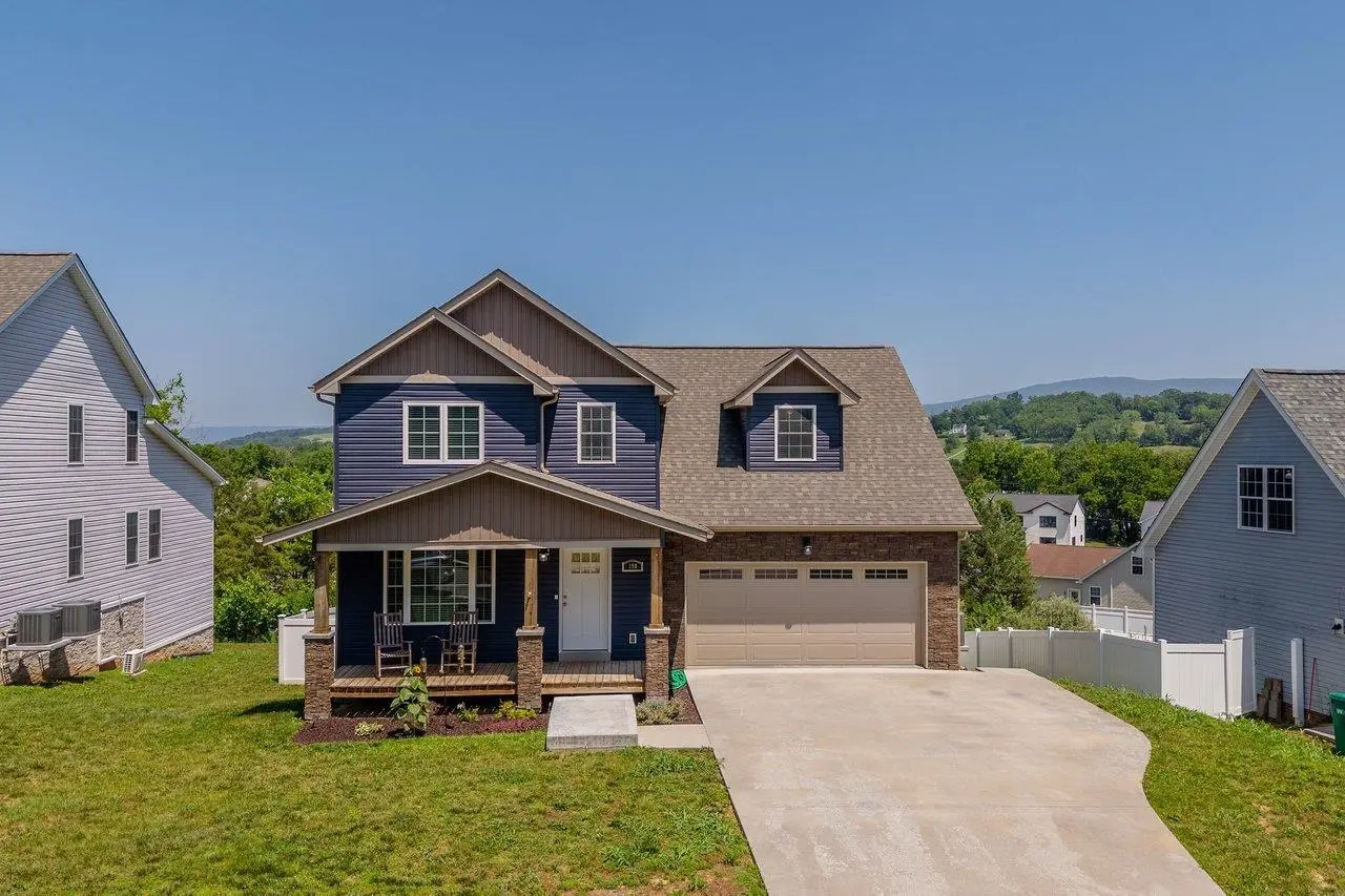 190 Suffolk Dr, Rockingham