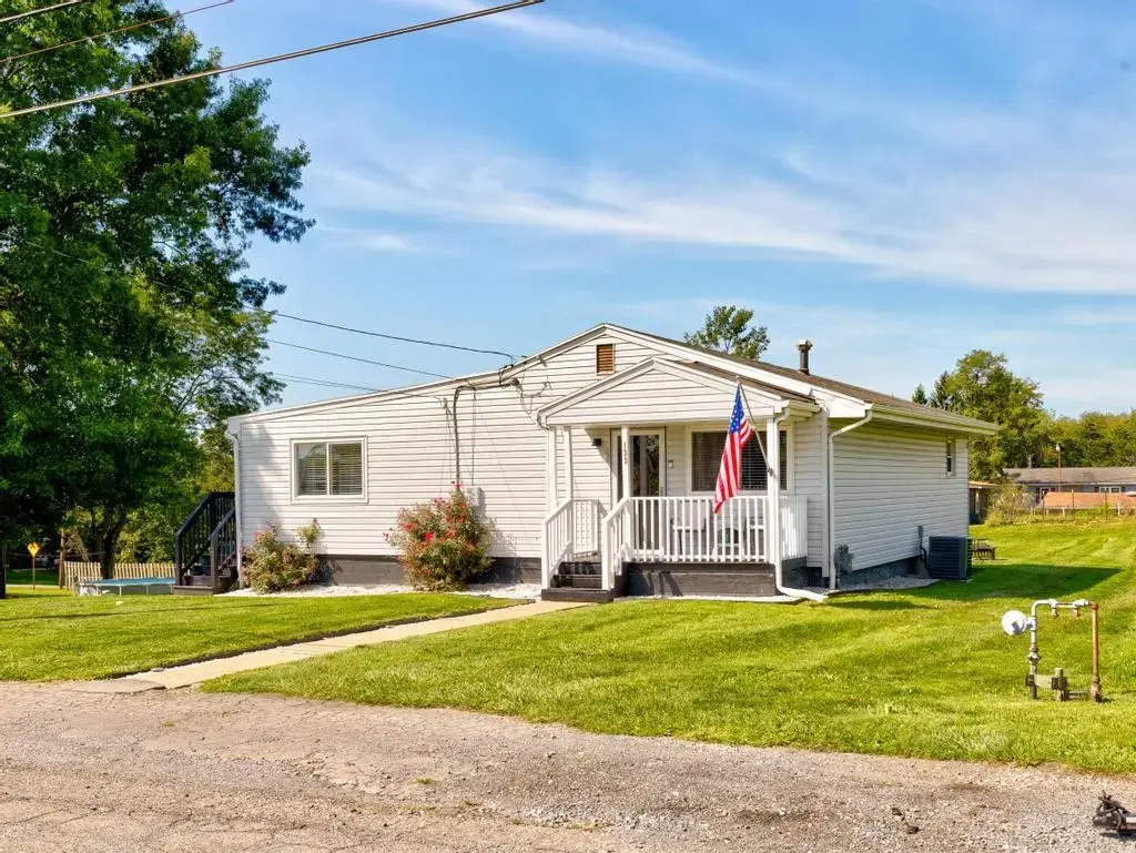 133 Mengel Avenue , Center