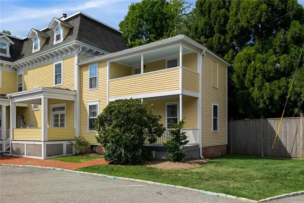 364 Bellevue Ave # D103e, Newport