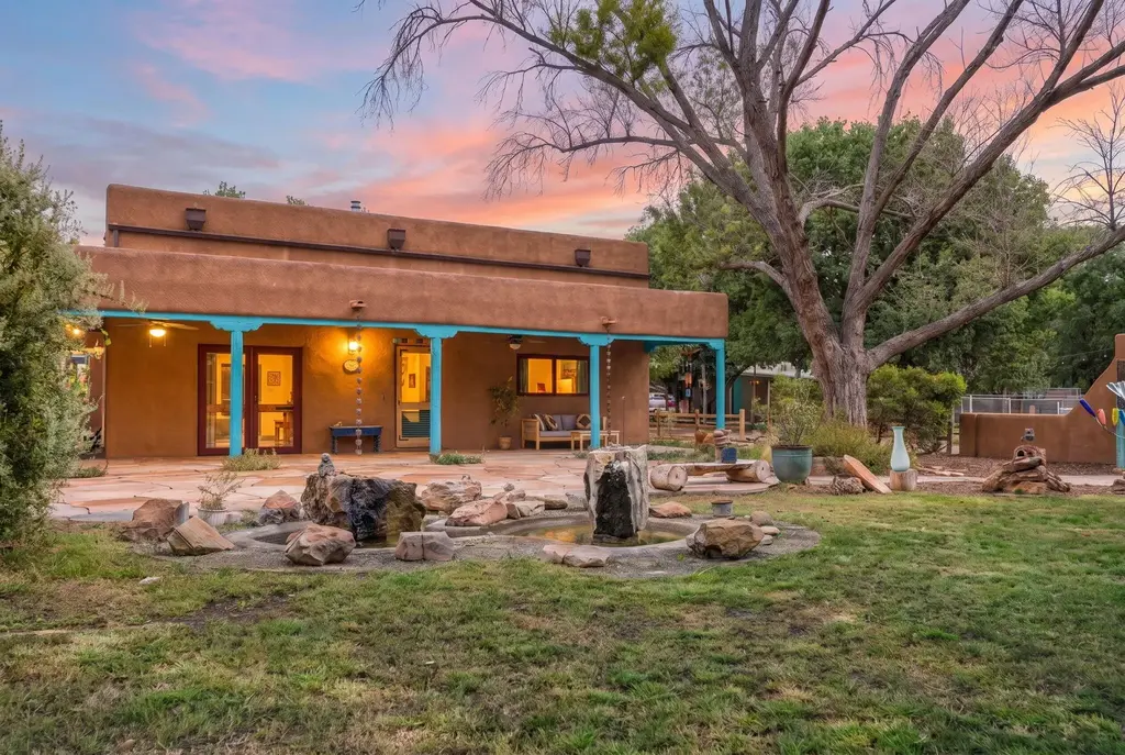 99 Molina Road, Peralta