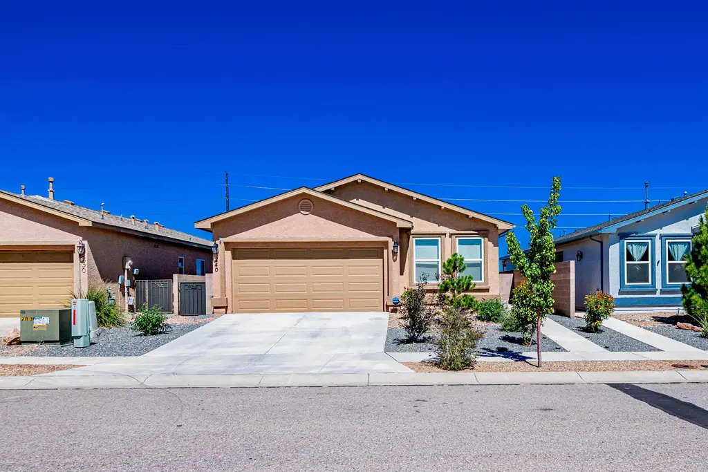 240 Rio Chama Circle Sw, Los Lunas
