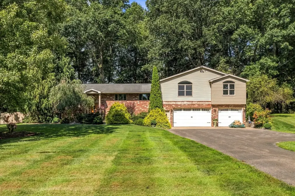 46 Country Club Road, Pine