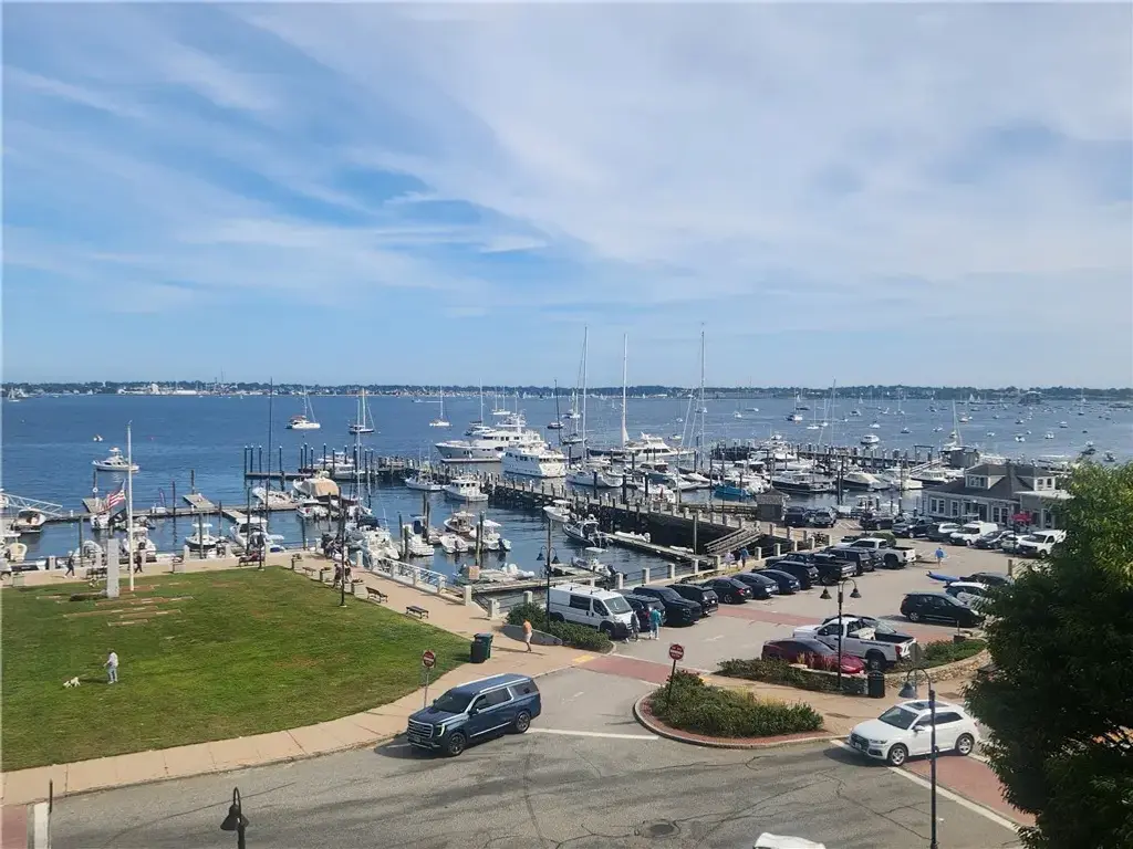 53 Conanicus Ave # 4e, Jamestown