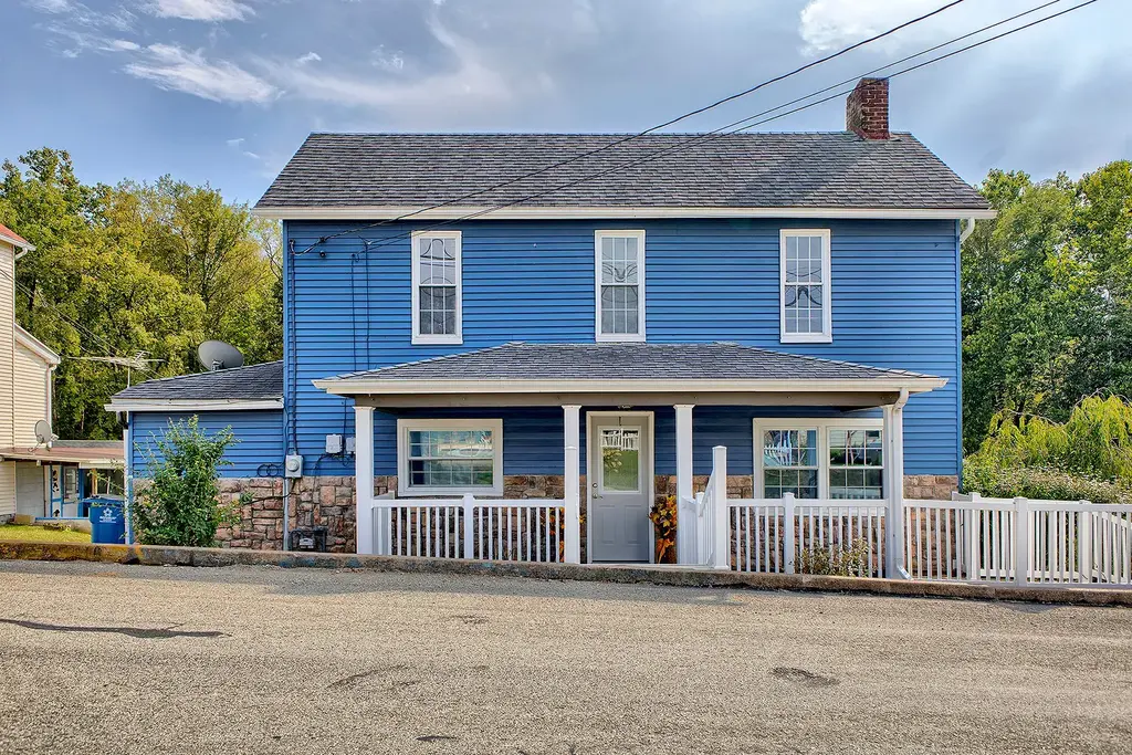 433 Bridge Street, Hunker