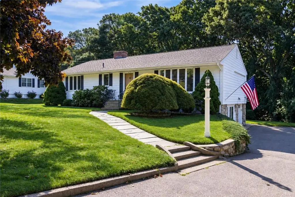 24 Sherwood Dr, Westerly