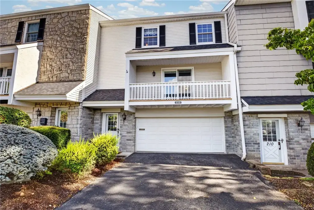 212 Roscommon Place , Peters