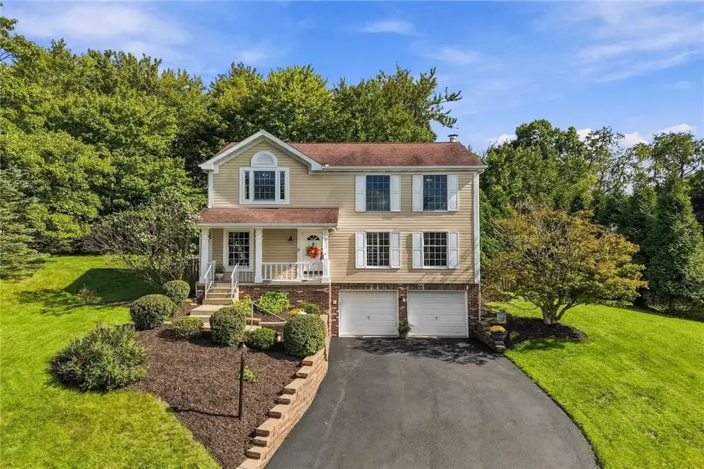 1607 Eaglewood Court, Franklin Park