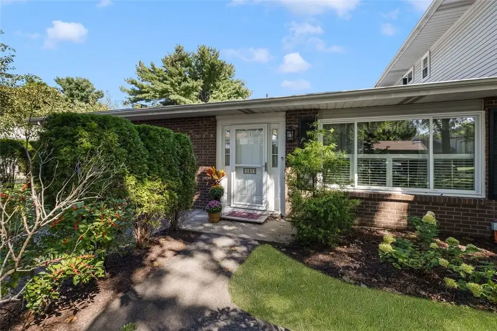 151 Edaville Ct, Warwick