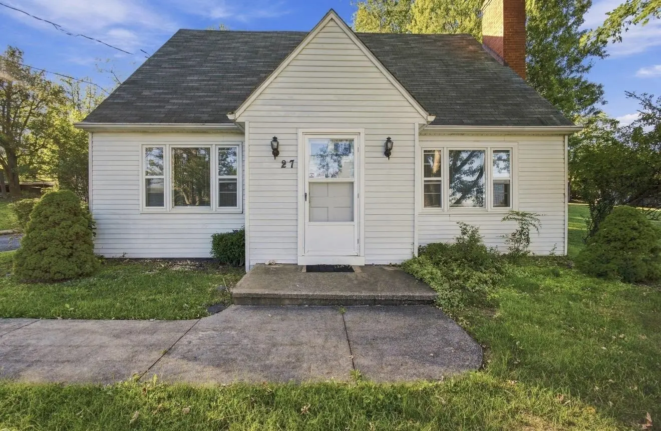27 Middle River Dr, Verona