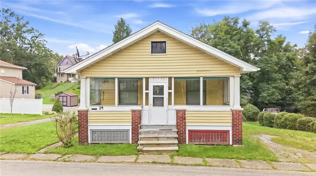 34 School Street , Sharpsville