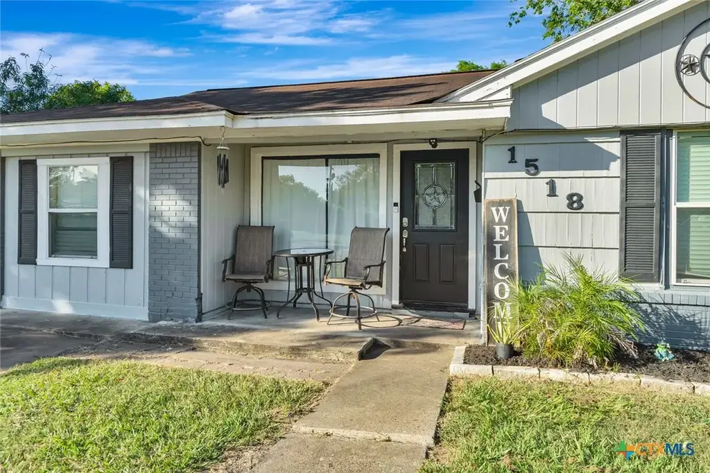 1518 Bonham Dr., Victoria