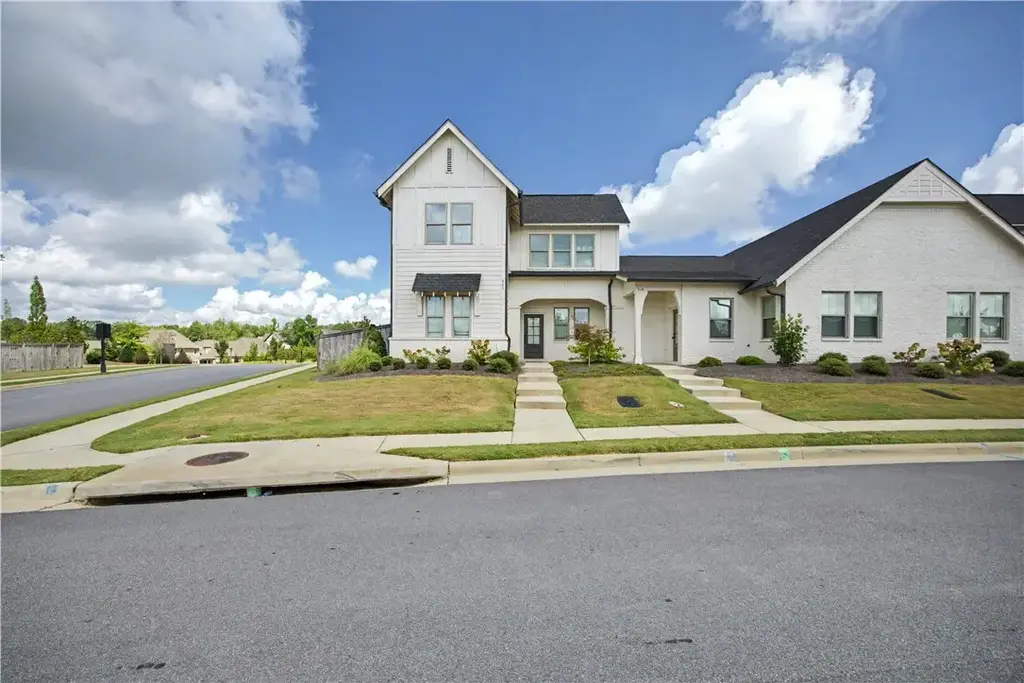 500 Grey Oak Cir, Auburn