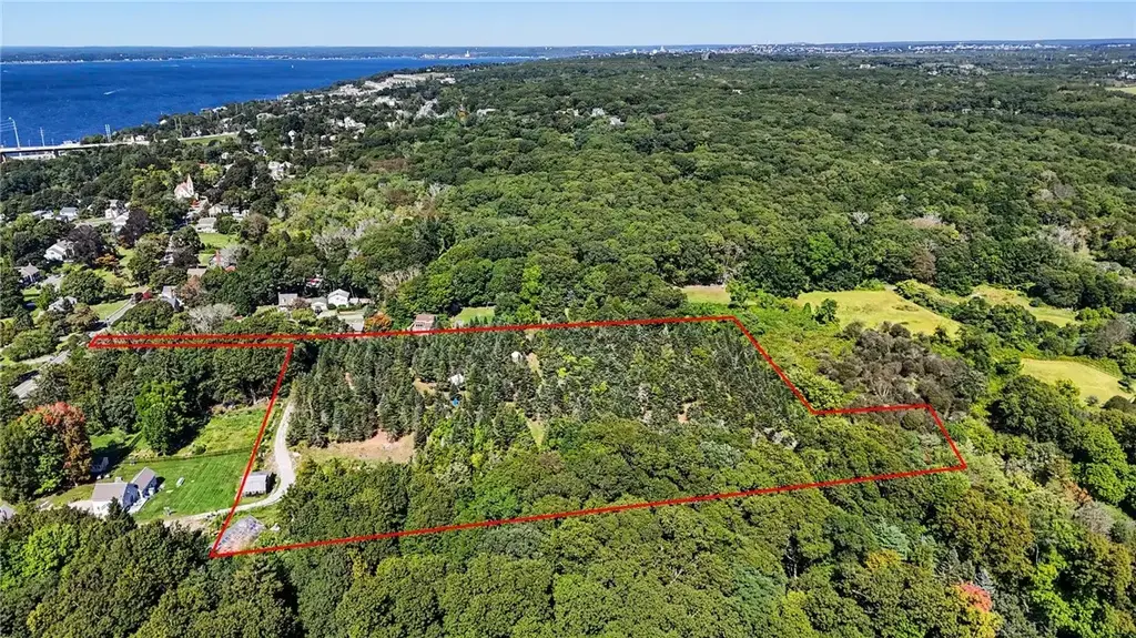 174 Highland Rd, Tiverton