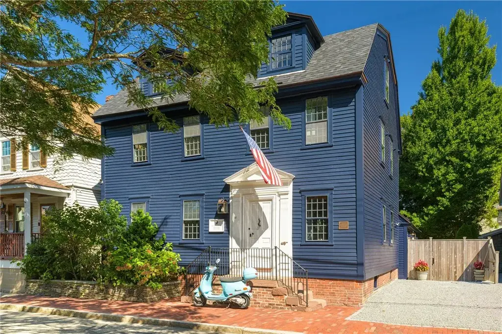 81 2nd St, Newport