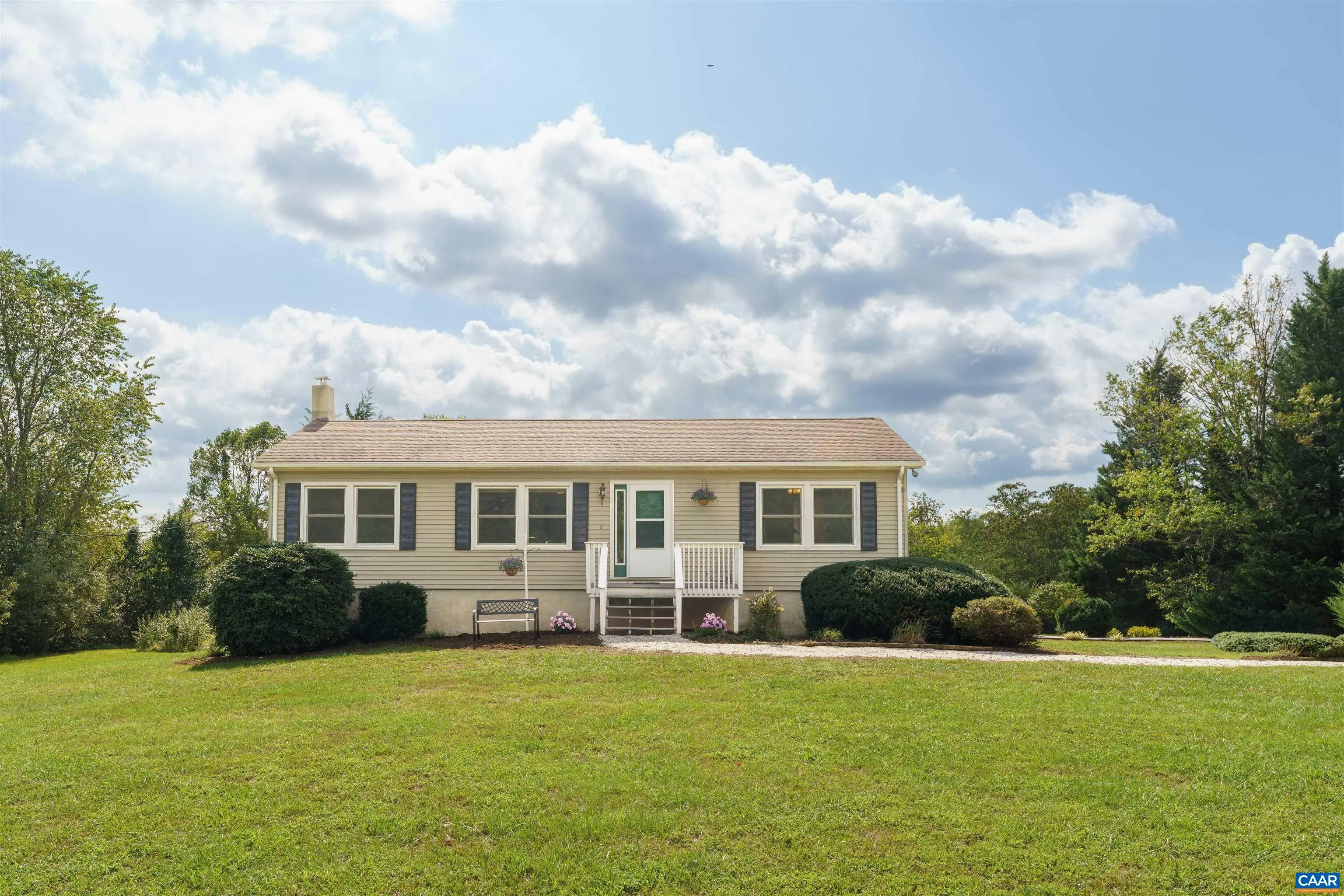 542 Branch Rd, Scottsville