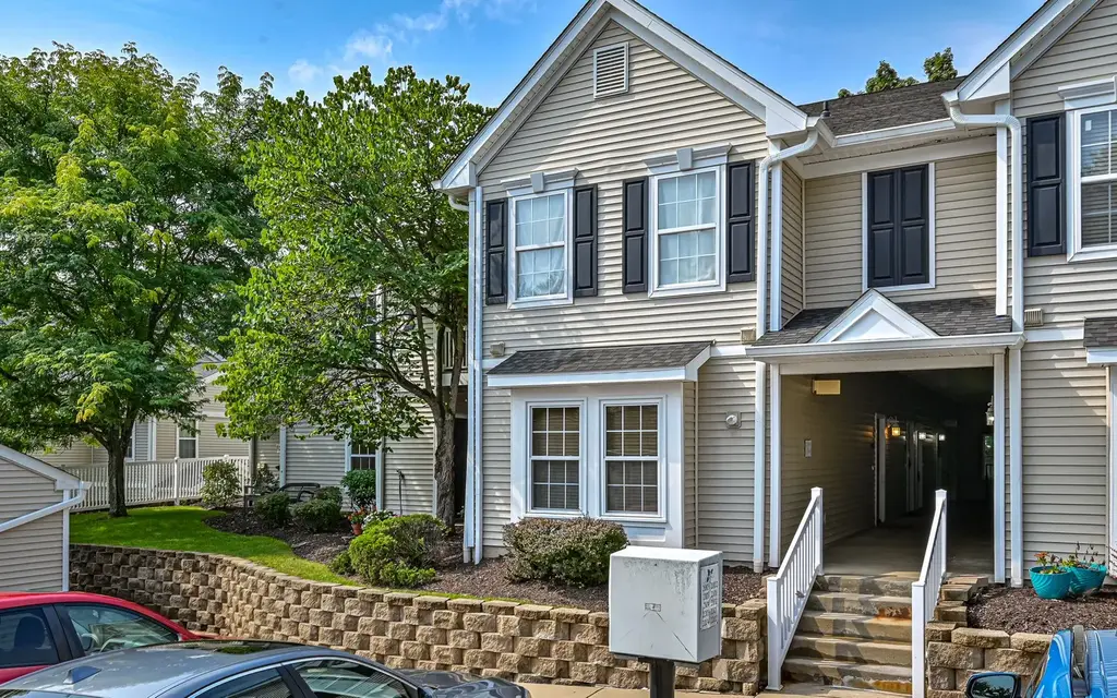 2101 Lenox Oval, Ross