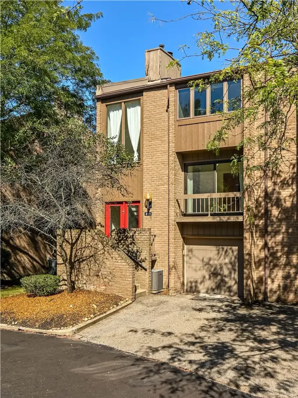 261 Elm Court , Ross