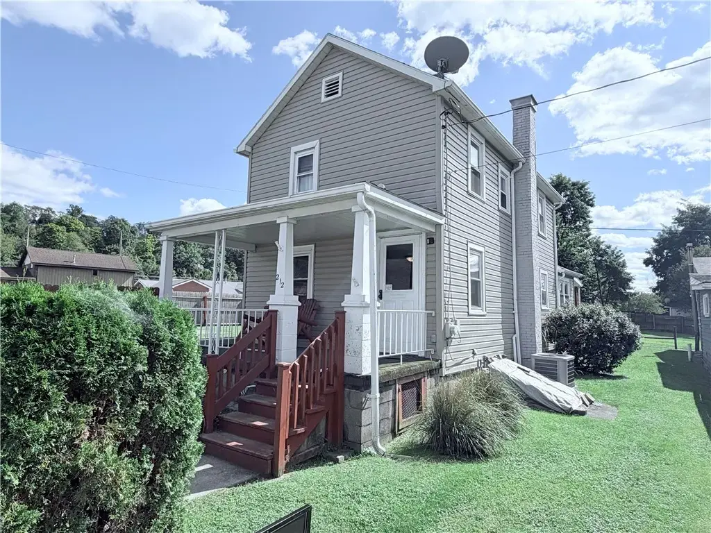 212 Mcclarren Street , Manorville Boro